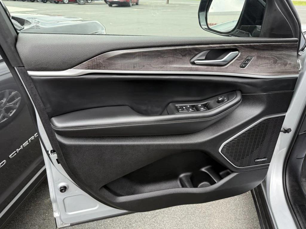 used 2022 Jeep Grand Cherokee L car, priced at $29,990