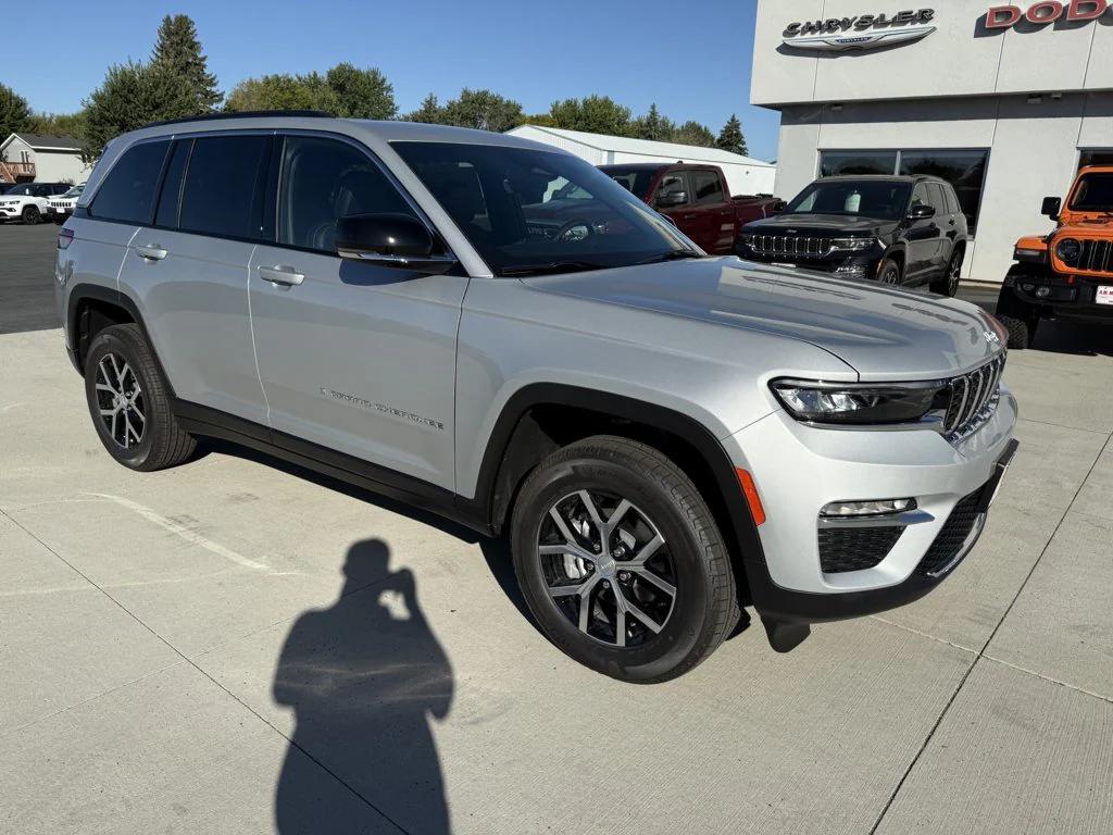 new 2025 Jeep Grand Cherokee car, priced at $40,513