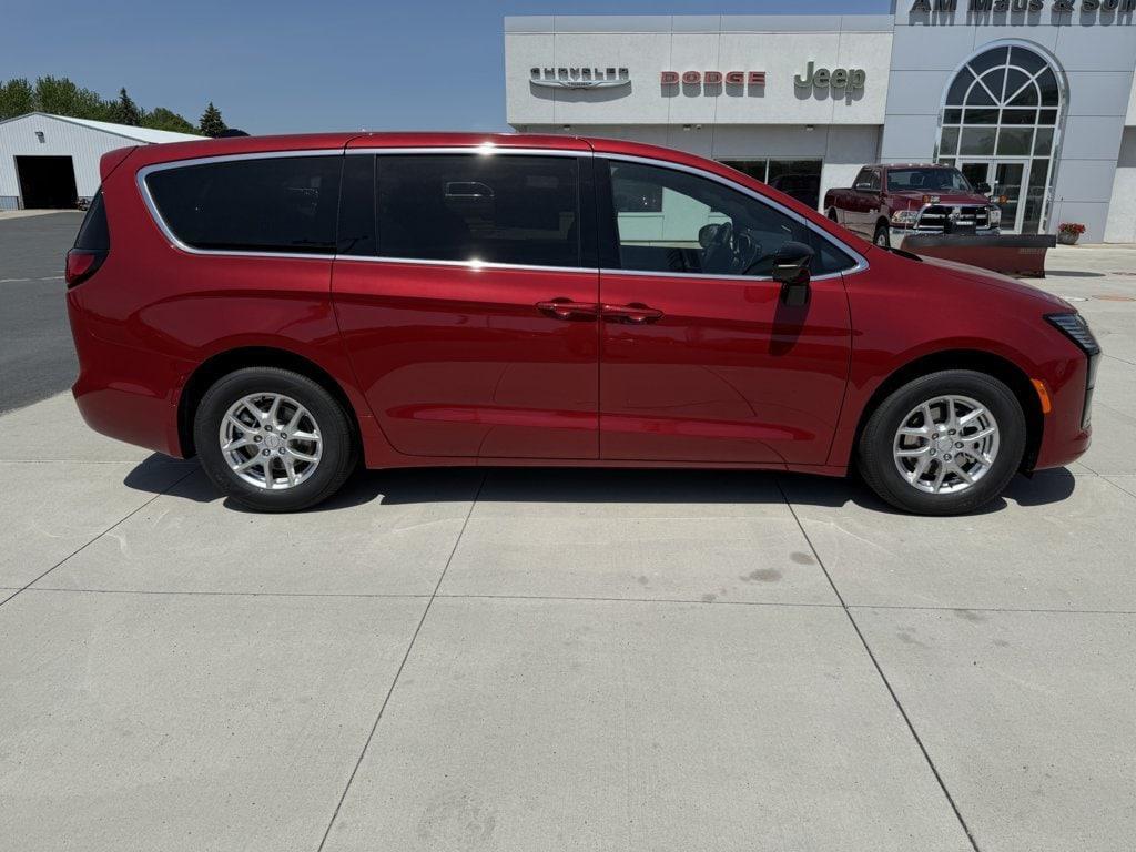 new 2027 Chrysler Pacifica car, priced at $46,641