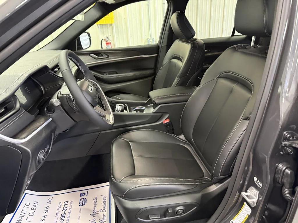 new 2026 Jeep Grand Cherokee car, priced at $46,947