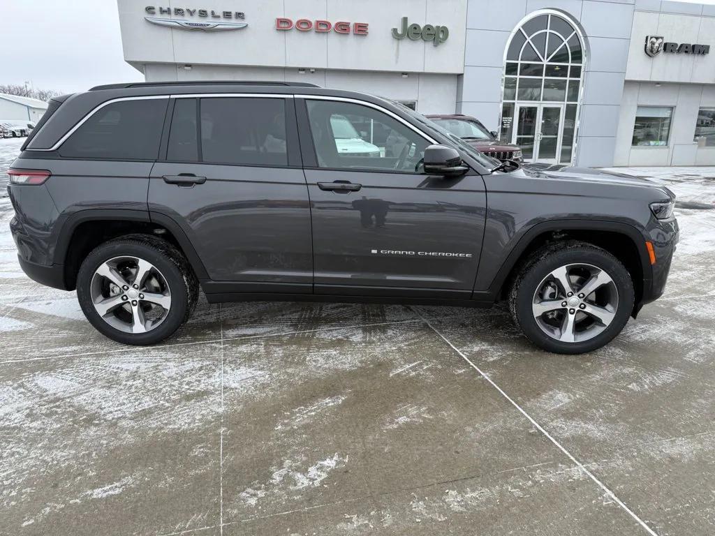 new 2026 Jeep Grand Cherokee car, priced at $46,947