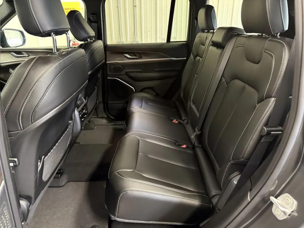 new 2026 Jeep Grand Cherokee car, priced at $46,947