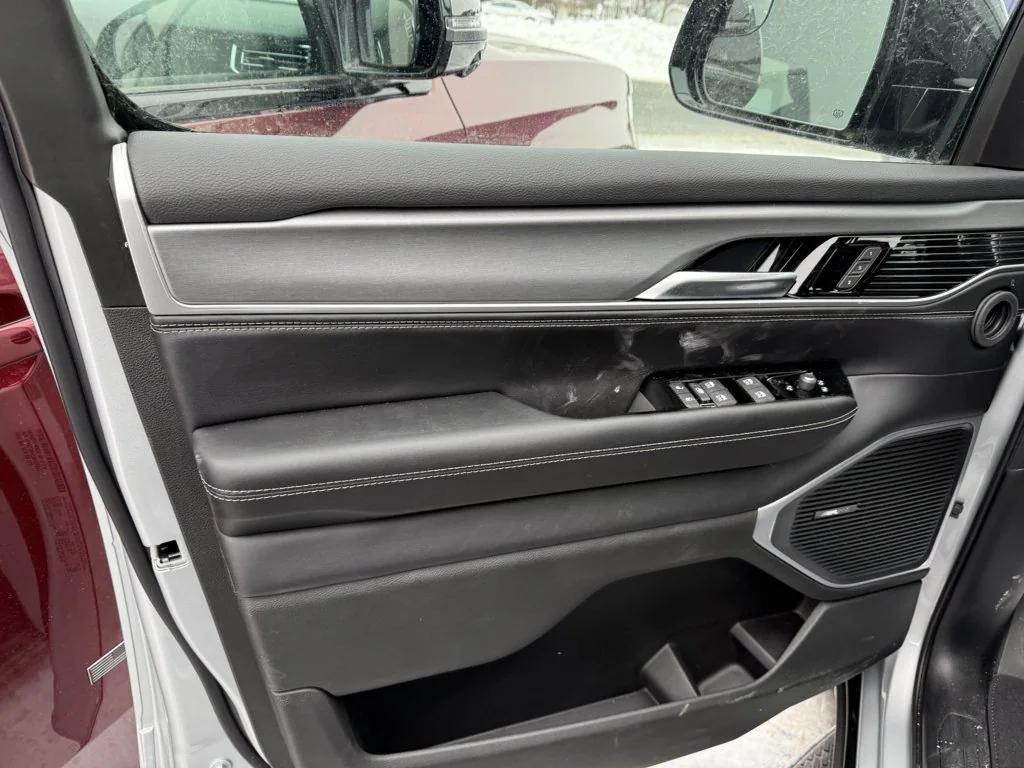 new 2026 Jeep Grand Wagoneer L car, priced at $73,301