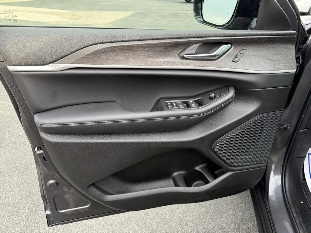 new 2025 Jeep Grand Cherokee car, priced at $48,409