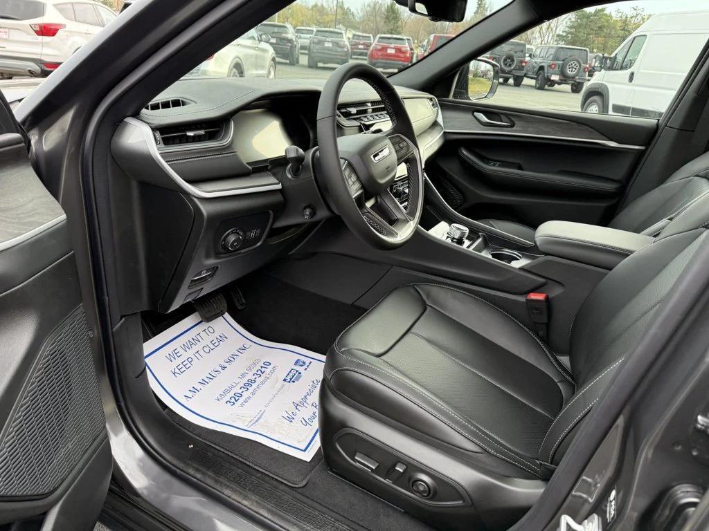 new 2025 Jeep Grand Cherokee car, priced at $48,409