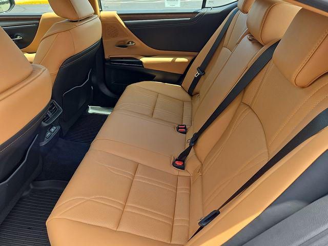 used 2025 Lexus ES 300h car, priced at $50,982
