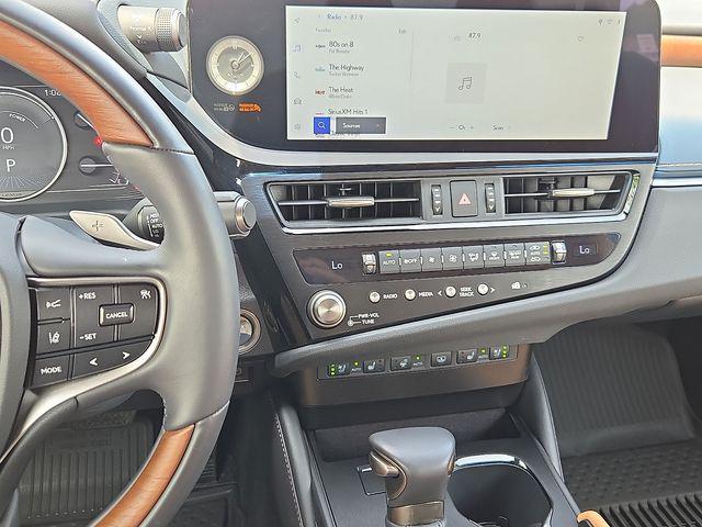 used 2025 Lexus ES 300h car, priced at $50,982