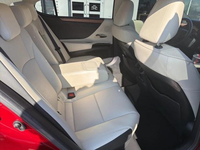 used 2025 Lexus ES 300h car, priced at $43,251
