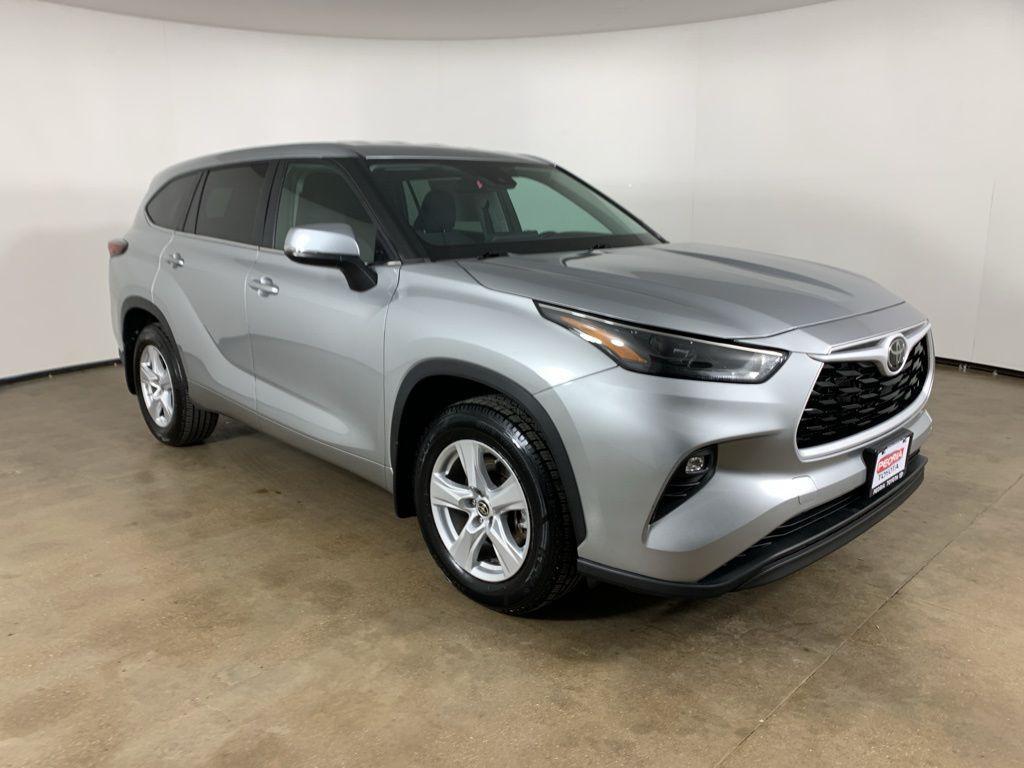 used 2024 Toyota Highlander car, priced at $32,450