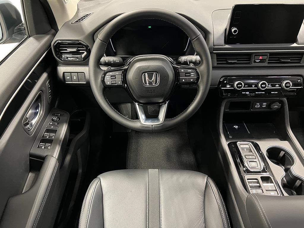 new 2025 Honda Pilot car, priced at $49,595