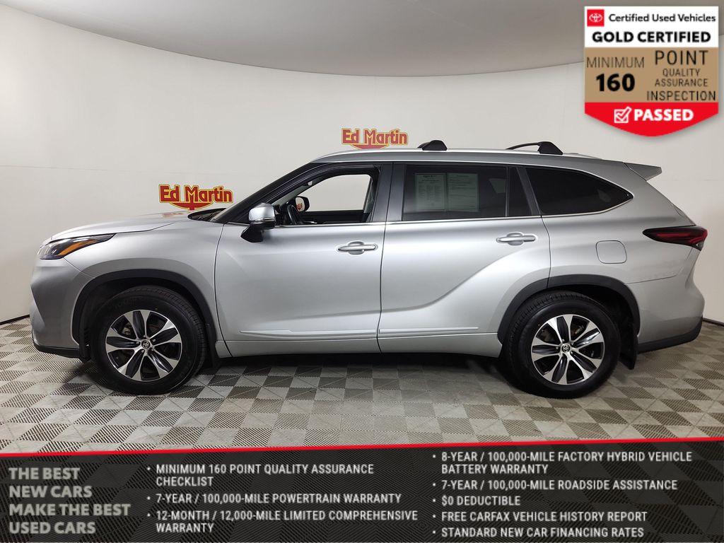 used 2025 Toyota Highlander car, priced at $41,921