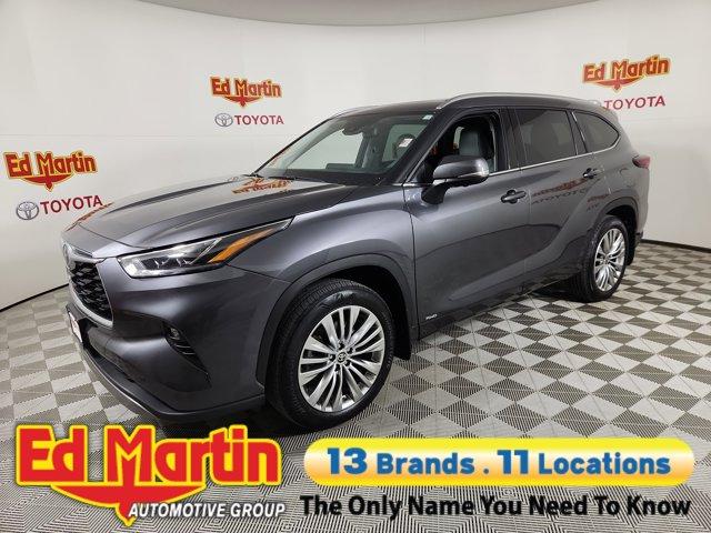 used 2025 Toyota Highlander Hybrid car, priced at $51,407