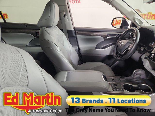 used 2025 Toyota Highlander Hybrid car, priced at $51,407