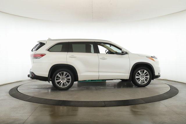 used 2016 Toyota Highlander car, priced at $14,999