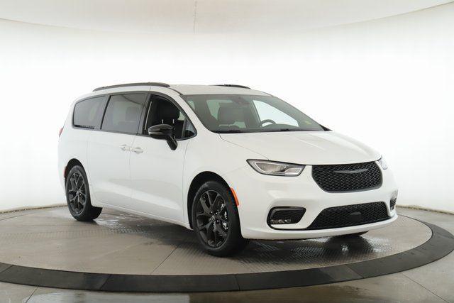 new 2026 Chrysler Pacifica car, priced at $40,910