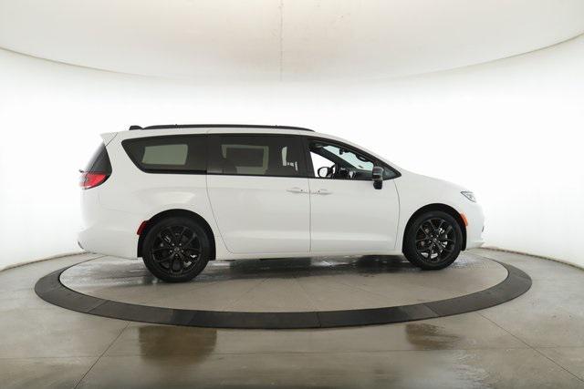 new 2026 Chrysler Pacifica car, priced at $40,910