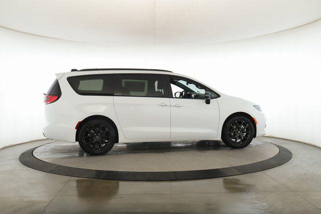 new 2026 Chrysler Pacifica car, priced at $40,910