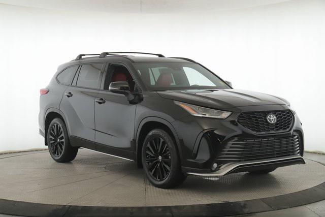 used 2023 Toyota Highlander car, priced at $34,900