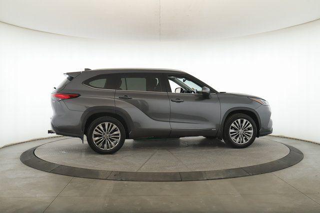 used 2022 Toyota Highlander Hybrid car, priced at $32,977
