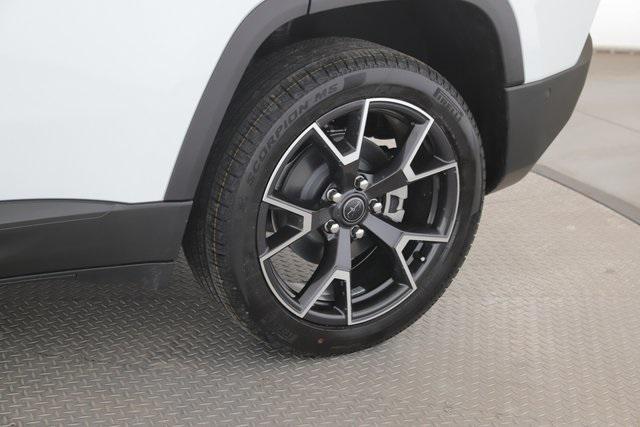 new 2026 Jeep Cherokee car, priced at $42,220