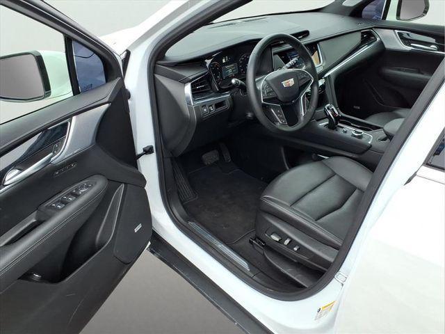 used 2025 Cadillac XT5 car, priced at $38,990