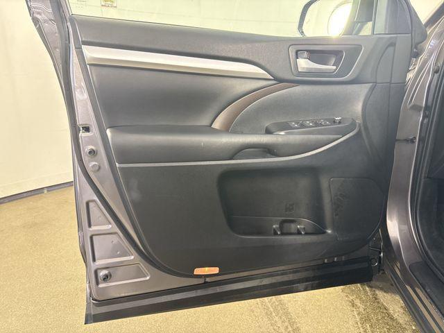 used 2019 Toyota Highlander car, priced at $21,495