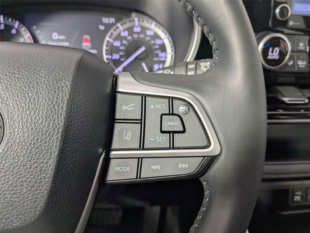 used 2022 Toyota Highlander car, priced at $33,500