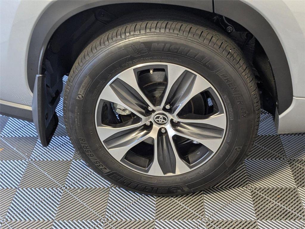 used 2025 Toyota Highlander car, priced at $41,000