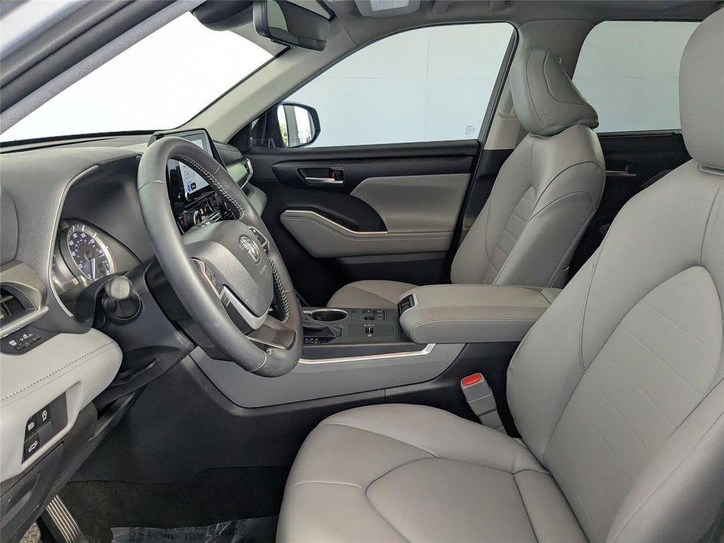 used 2025 Toyota Highlander car, priced at $41,000