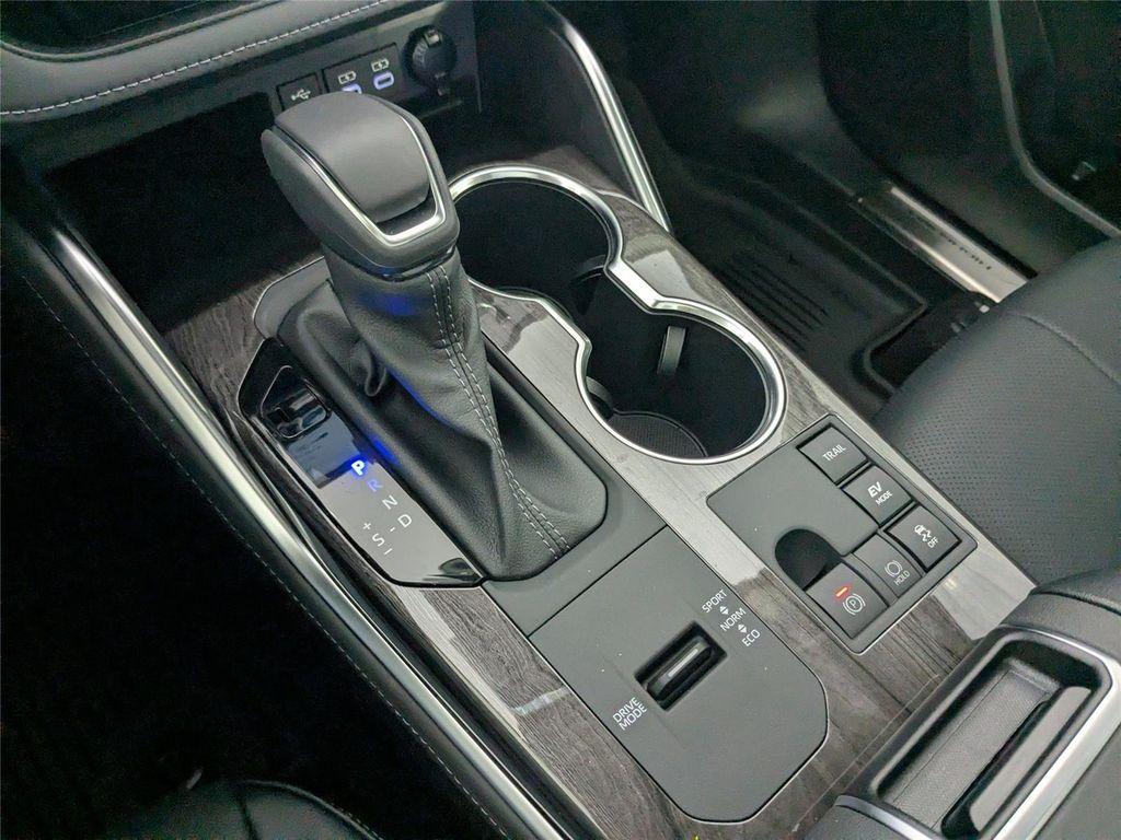 new 2026 Toyota Highlander Hybrid car, priced at $58,629