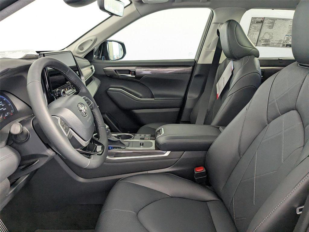 new 2026 Toyota Highlander Hybrid car, priced at $58,629