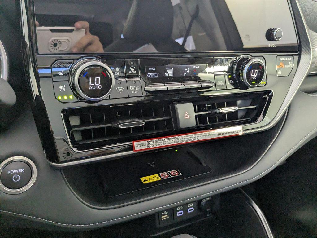 new 2026 Toyota Highlander Hybrid car, priced at $58,629