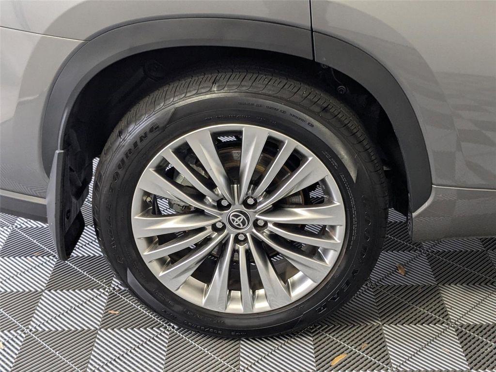 used 2025 Toyota Highlander Hybrid car, priced at $54,500