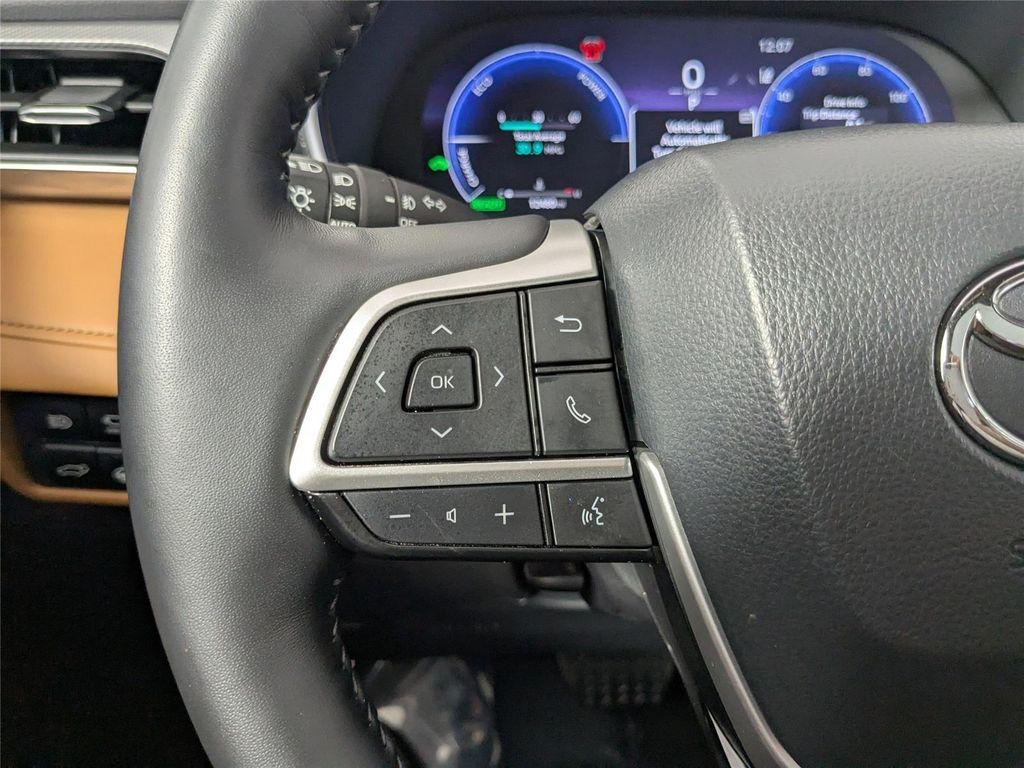 used 2025 Toyota Highlander Hybrid car, priced at $54,500