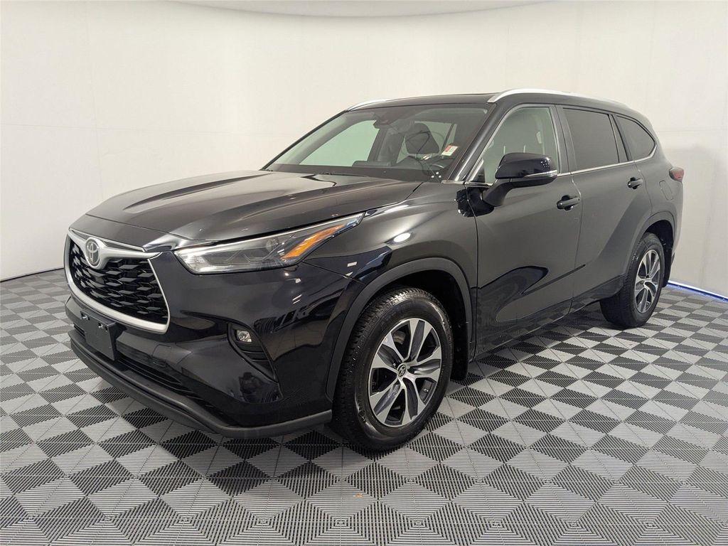 used 2023 Toyota Highlander car, priced at $34,500
