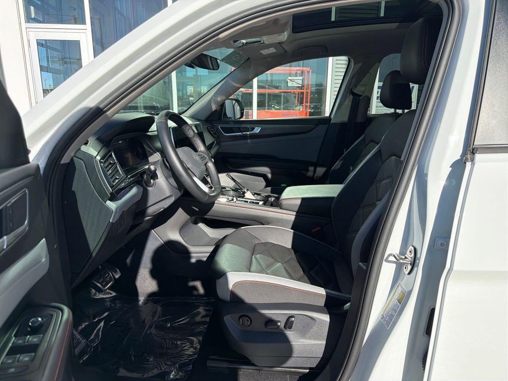 used 2025 Volkswagen Atlas car, priced at $39,009