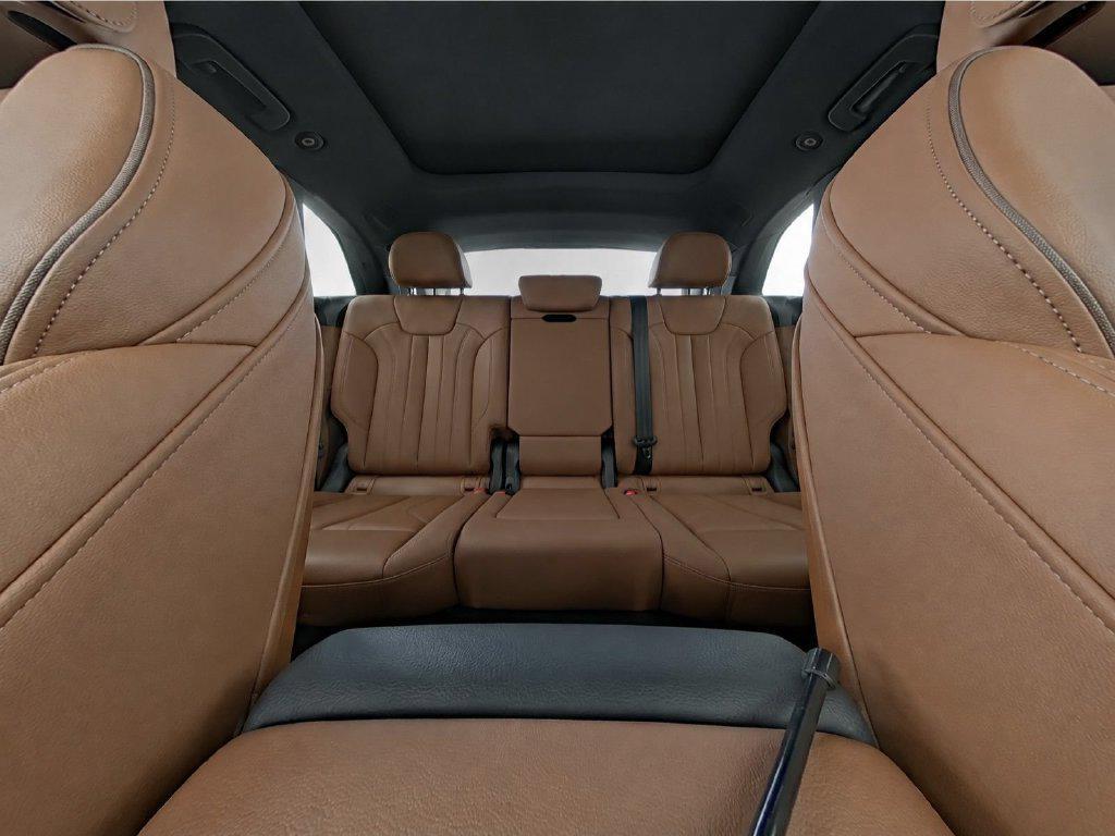 Audi Q5 view 25