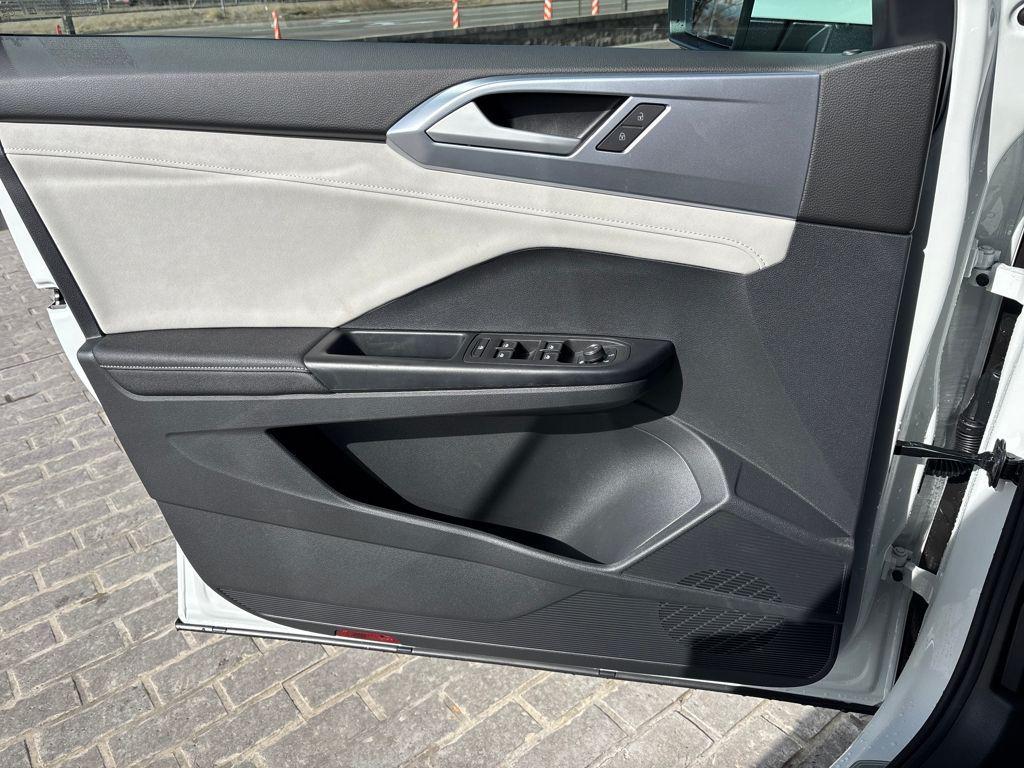 new 2026 Volkswagen Taos car, priced at $32,306