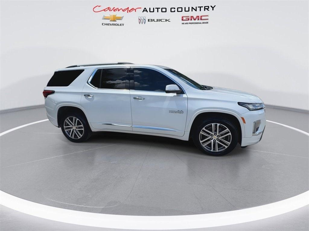 2023 Iridescent Pearl Tricoat Chevrolet Traverse