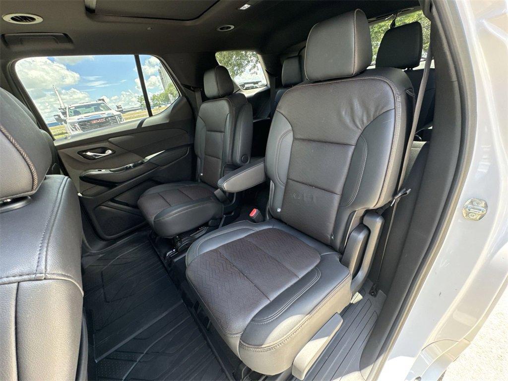 2023 Iridescent Pearl Tricoat Chevrolet Traverse