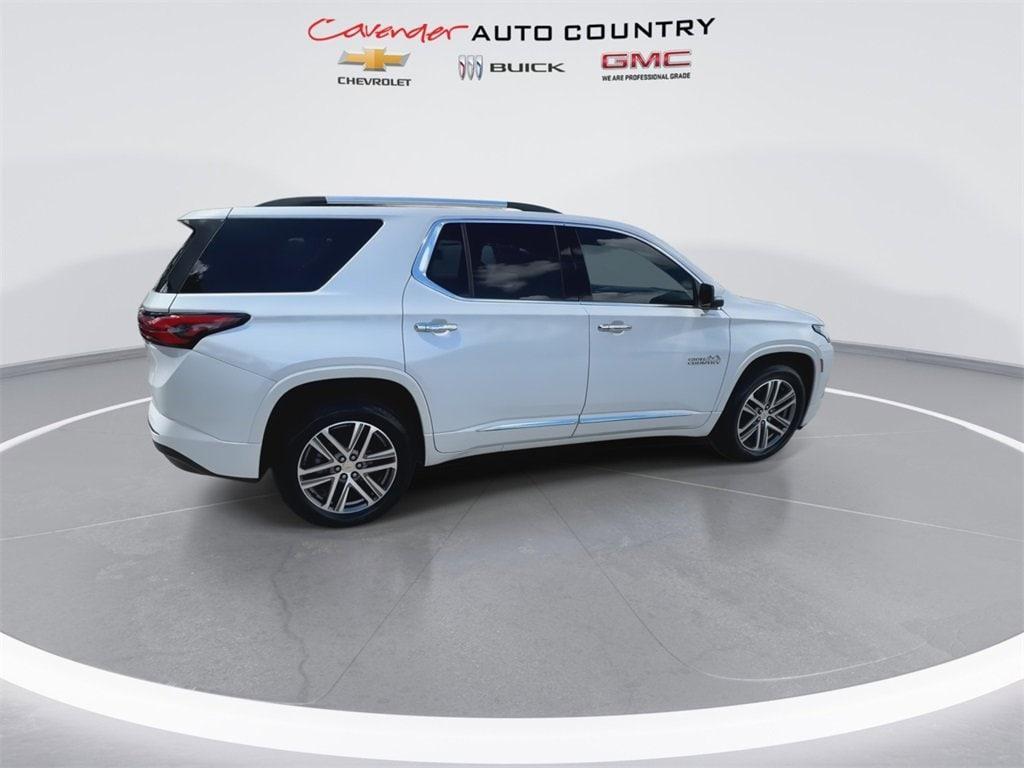 2023 Iridescent Pearl Tricoat Chevrolet Traverse