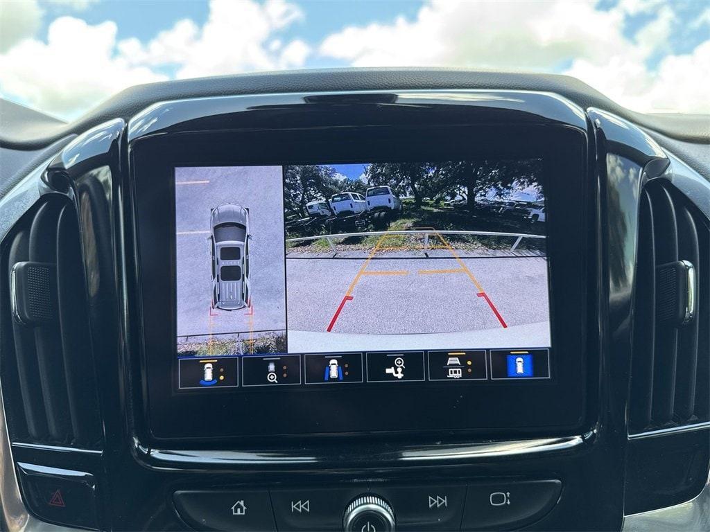 2023 Iridescent Pearl Tricoat Chevrolet Traverse