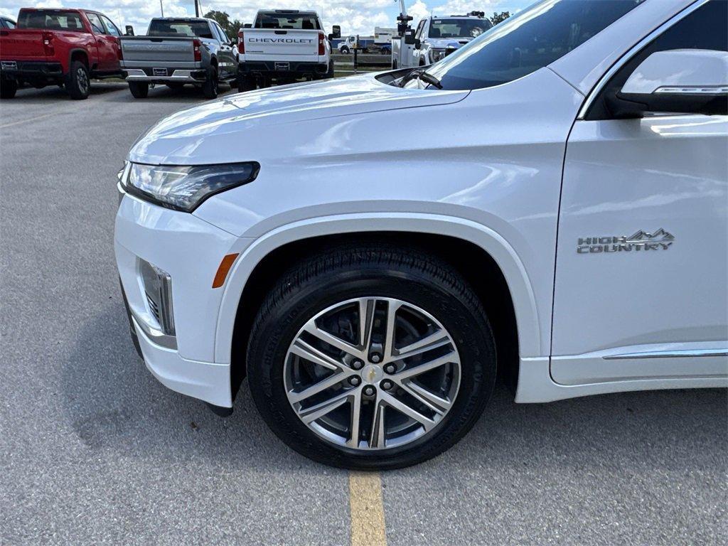 2023 Iridescent Pearl Tricoat Chevrolet Traverse