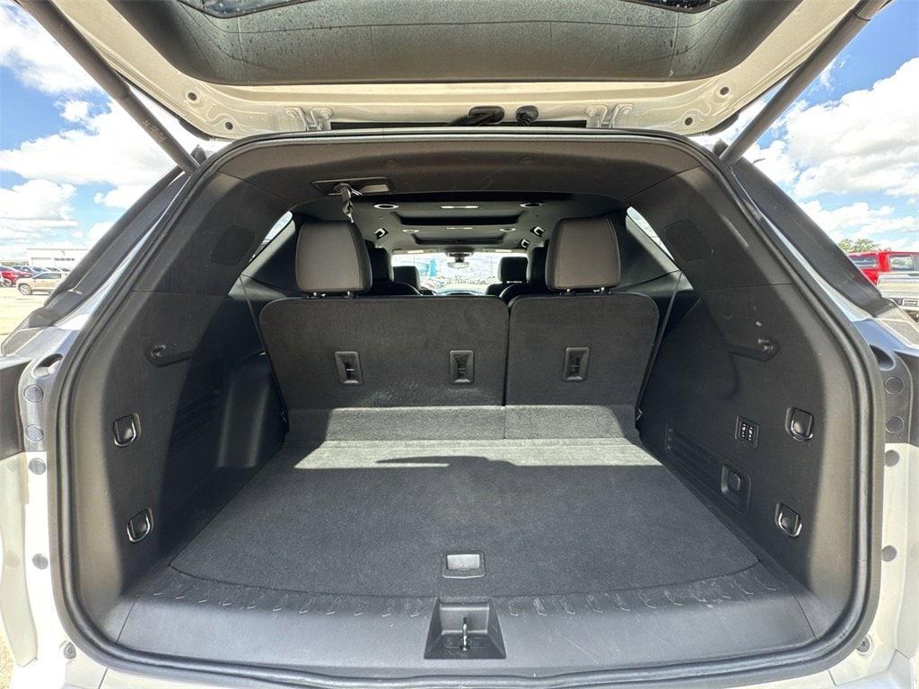 2023 Iridescent Pearl Tricoat Chevrolet Traverse