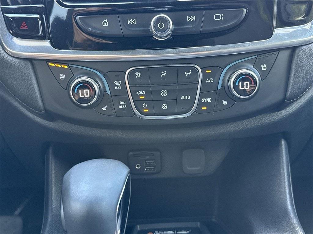2023 Iridescent Pearl Tricoat Chevrolet Traverse