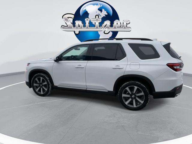 new 2025 Honda Pilot car, priced at $47,803