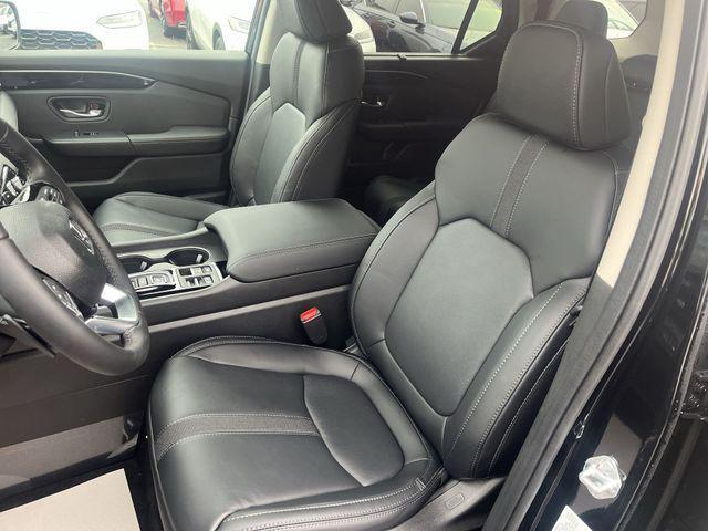 new 2025 Honda Pilot car, priced at $44,915