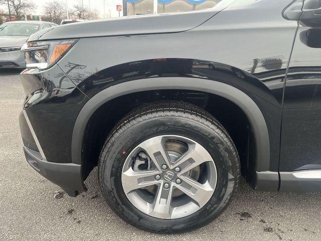 new 2025 Honda Pilot car, priced at $44,915
