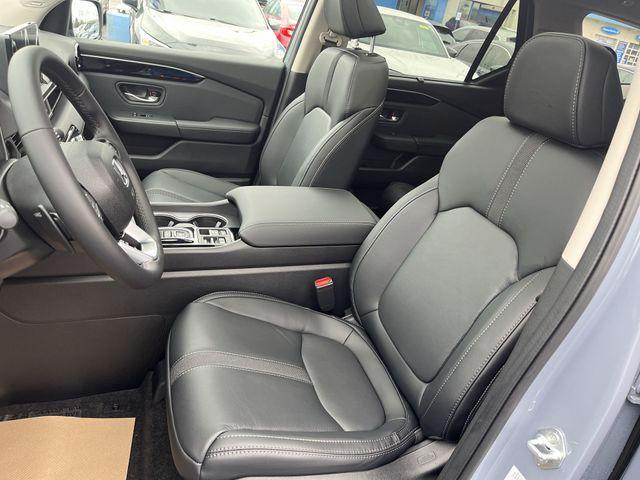 new 2025 Honda Pilot car, priced at $49,266
