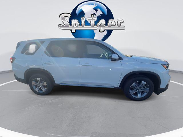 new 2025 Honda Pilot car, priced at $45,342